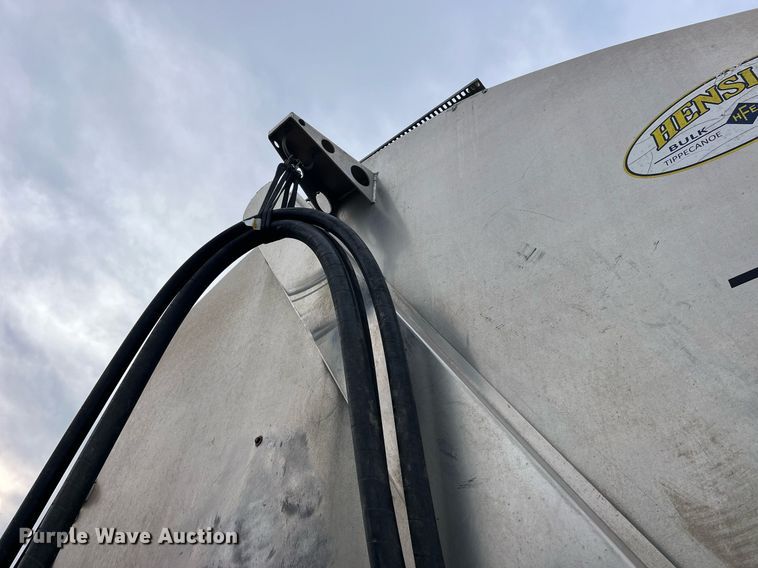 image for item LD9926 2011 Hensley  ATLW-36-32-8 feed delivery trailer