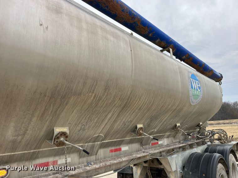 image for item LD9926 2011 Hensley  ATLW-36-32-8 feed delivery trailer