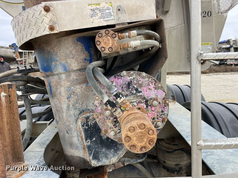 image for item LD9926 2011 Hensley  ATLW-36-32-8 feed delivery trailer