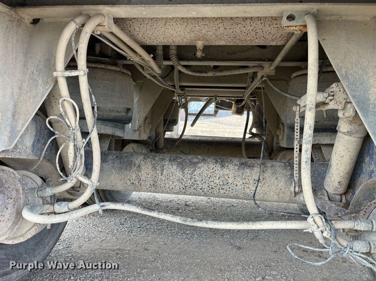 image for item LD9926 2011 Hensley  ATLW-36-32-8 feed delivery trailer