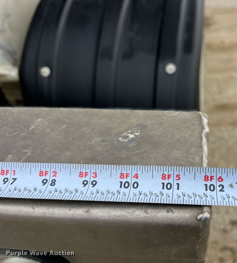 image for item LD9926 2011 Hensley  ATLW-36-32-8 feed delivery trailer