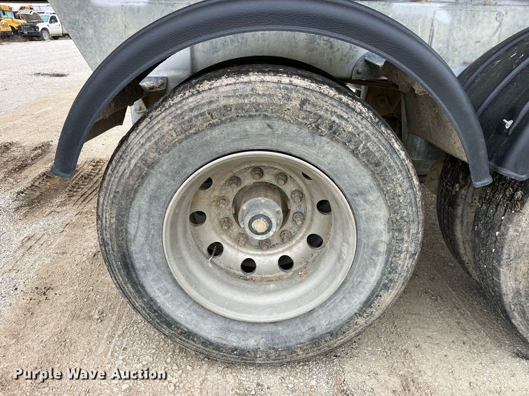 image for item LD9926 2011 Hensley  ATLW-36-32-8 feed delivery trailer