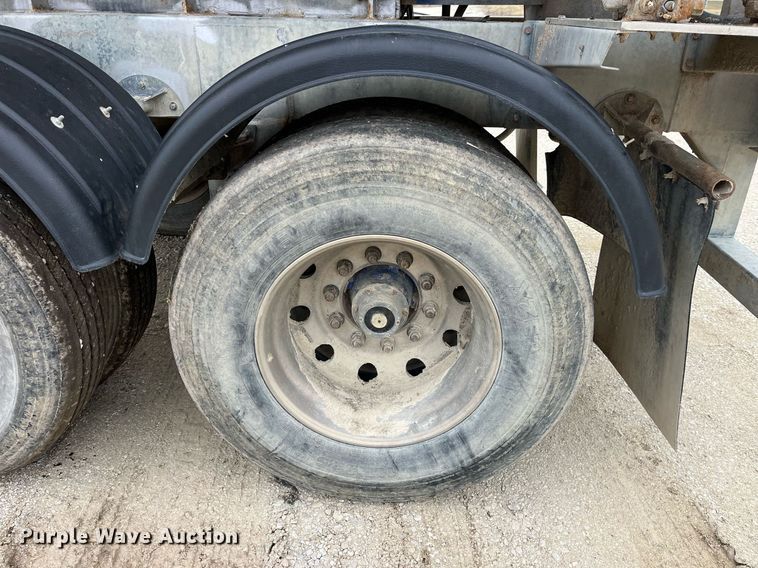 image for item LD9926 2011 Hensley  ATLW-36-32-8 feed delivery trailer