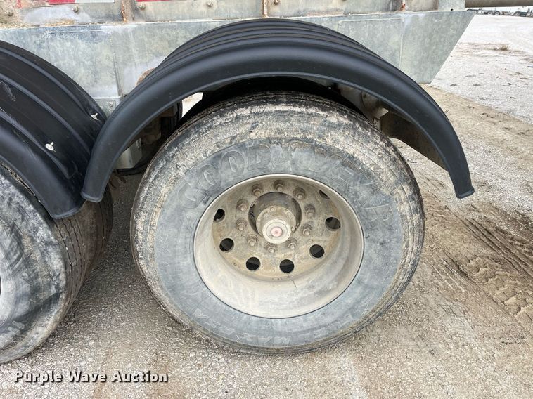 image for item LD9926 2011 Hensley  ATLW-36-32-8 feed delivery trailer