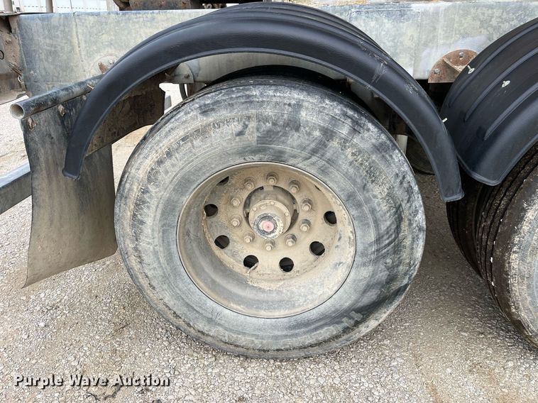 image for item LD9926 2011 Hensley  ATLW-36-32-8 feed delivery trailer