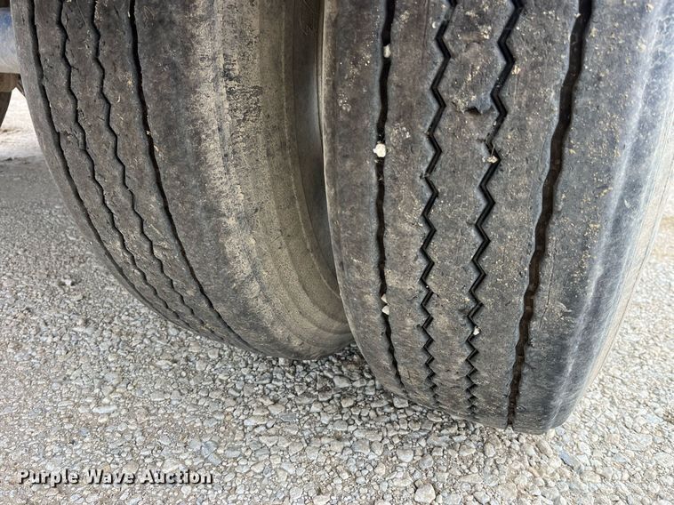 image for item LD9926 2011 Hensley  ATLW-36-32-8 feed delivery trailer