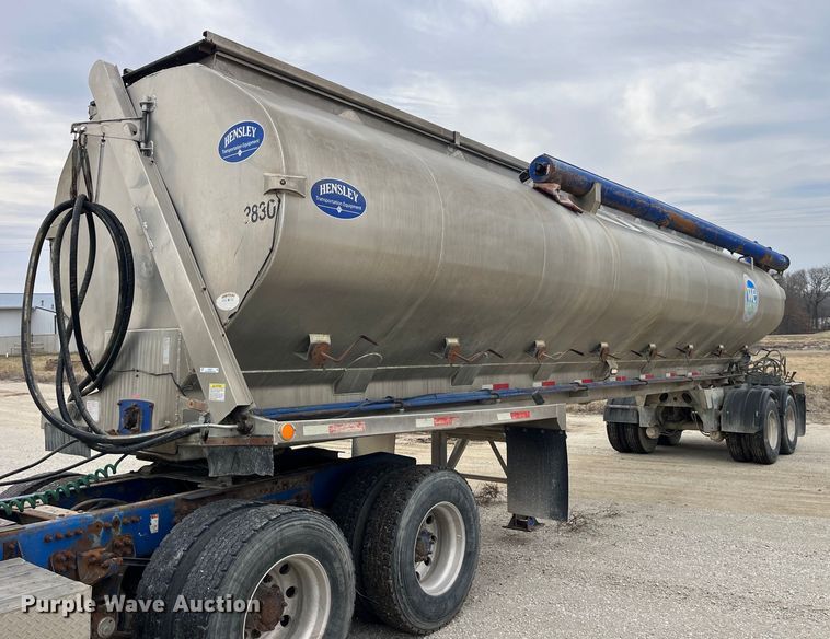 image for item LD9927 2012 Hensley ATLW-36-32-8 feed delivery trailer