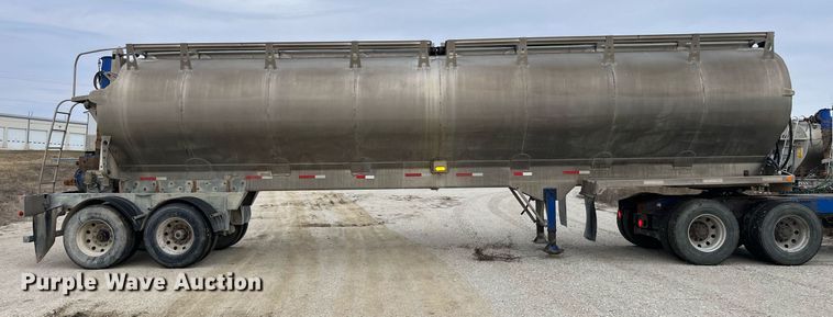 image for item LD9927 2012 Hensley ATLW-36-32-8 feed delivery trailer