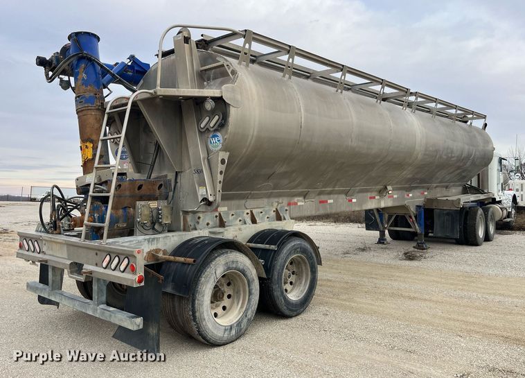 image for item LD9927 2012 Hensley ATLW-36-32-8 feed delivery trailer