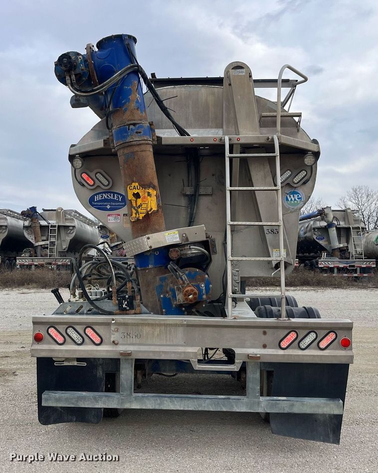 image for item LD9927 2012 Hensley ATLW-36-32-8 feed delivery trailer