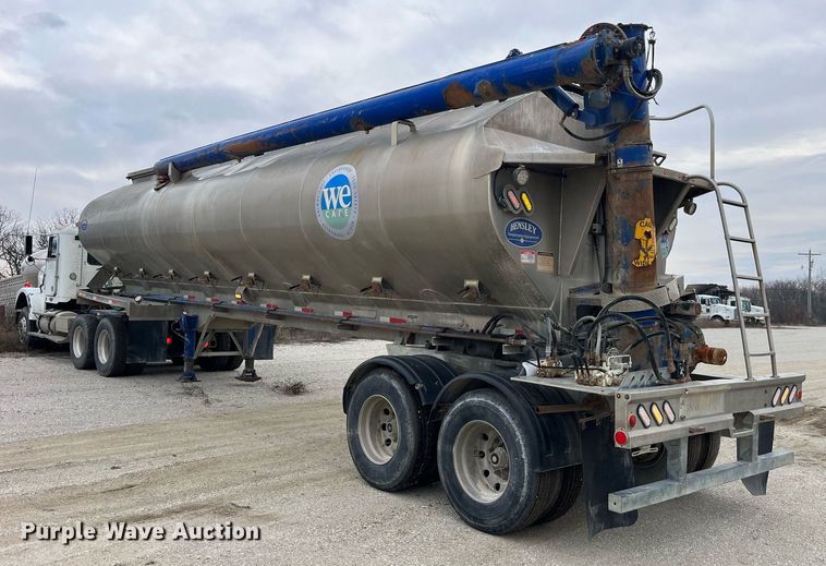 image for item LD9927 2012 Hensley ATLW-36-32-8 feed delivery trailer