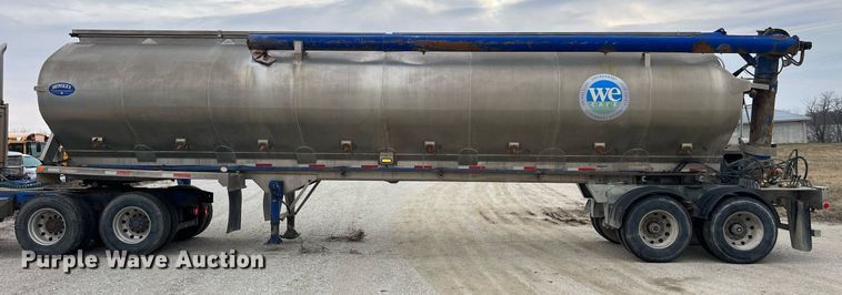 image for item LD9927 2012 Hensley ATLW-36-32-8 feed delivery trailer