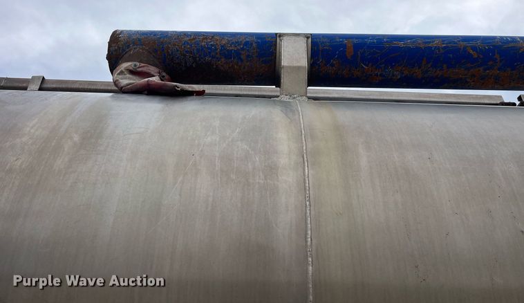 image for item LD9927 2012 Hensley ATLW-36-32-8 feed delivery trailer