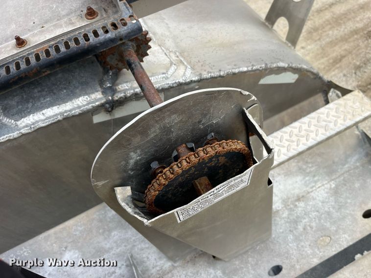 image for item LD9927 2012 Hensley ATLW-36-32-8 feed delivery trailer