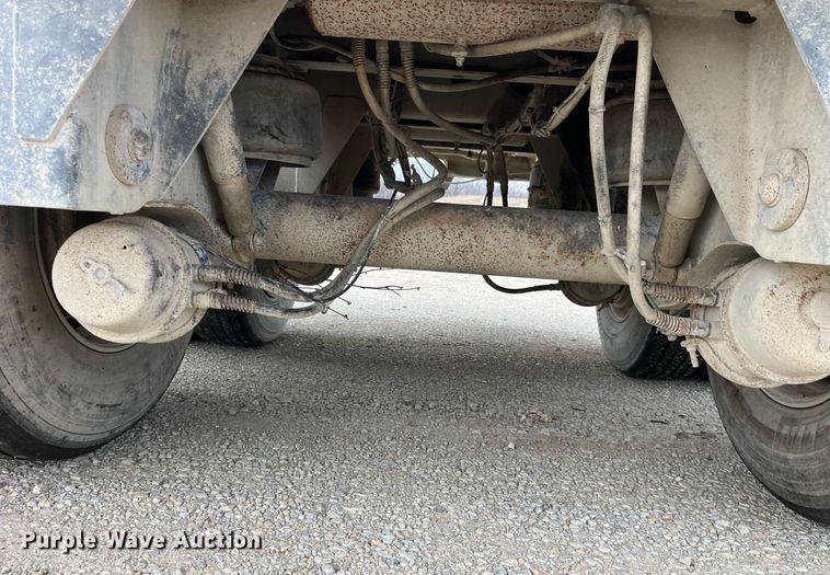 image for item LD9927 2012 Hensley ATLW-36-32-8 feed delivery trailer