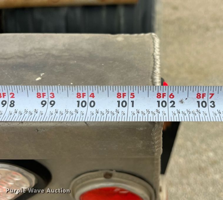 image for item LD9927 2012 Hensley ATLW-36-32-8 feed delivery trailer