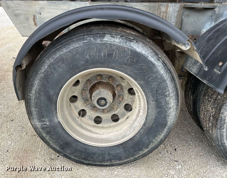 image for item LD9927 2012 Hensley ATLW-36-32-8 feed delivery trailer