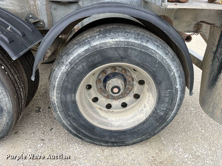 image for item LD9927 2012 Hensley ATLW-36-32-8 feed delivery trailer