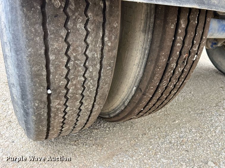 image for item LD9927 2012 Hensley ATLW-36-32-8 feed delivery trailer