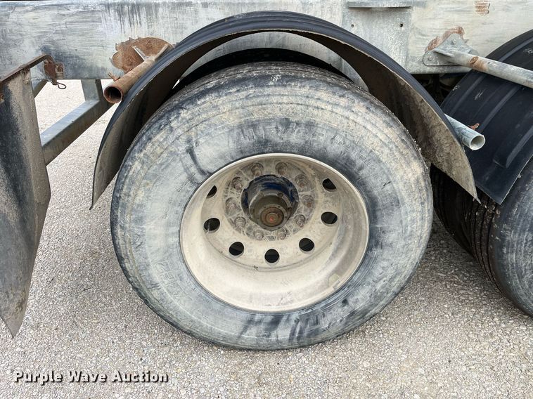 image for item LD9927 2012 Hensley ATLW-36-32-8 feed delivery trailer