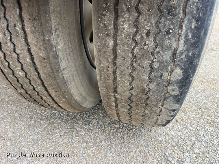 image for item LD9927 2012 Hensley ATLW-36-32-8 feed delivery trailer