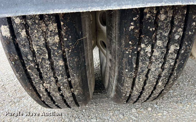 image for item LD9927 2012 Hensley ATLW-36-32-8 feed delivery trailer