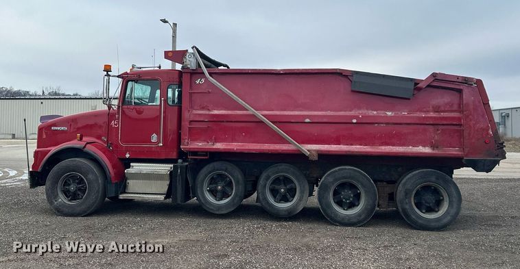 image for item LO9460 1994 Kenworth  T800 dump truck