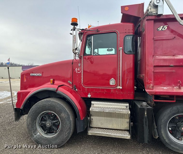 image for item LO9460 1994 Kenworth  T800 dump truck