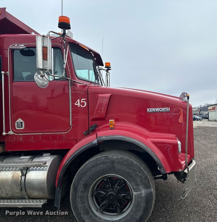 image for item LO9460 1994 Kenworth  T800 dump truck