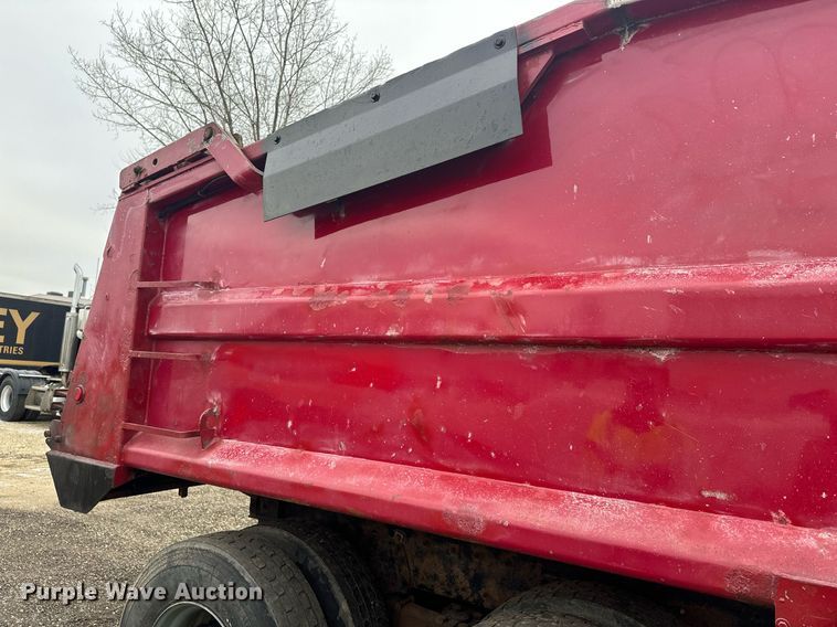 image for item LO9460 1994 Kenworth  T800 dump truck