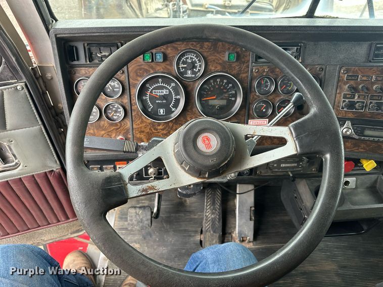 image for item LO9460 1994 Kenworth  T800 dump truck