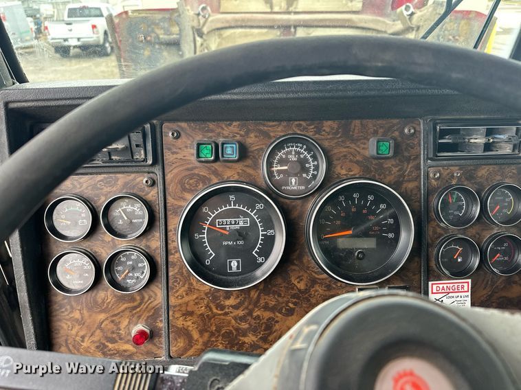 image for item LO9460 1994 Kenworth  T800 dump truck