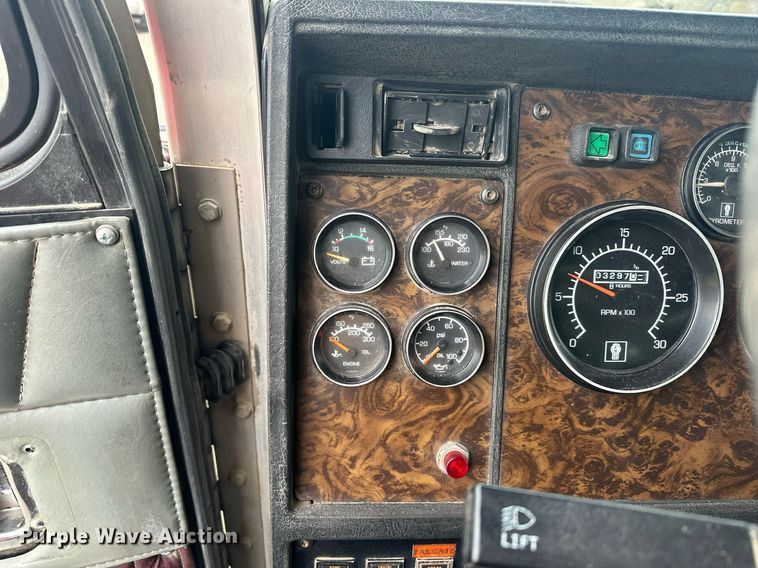 image for item LO9460 1994 Kenworth  T800 dump truck