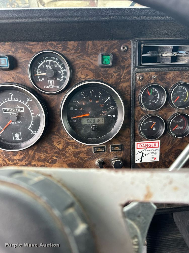 image for item LO9460 1994 Kenworth  T800 dump truck