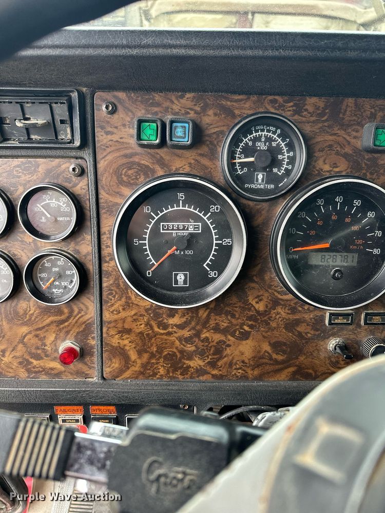 image for item LO9460 1994 Kenworth  T800 dump truck