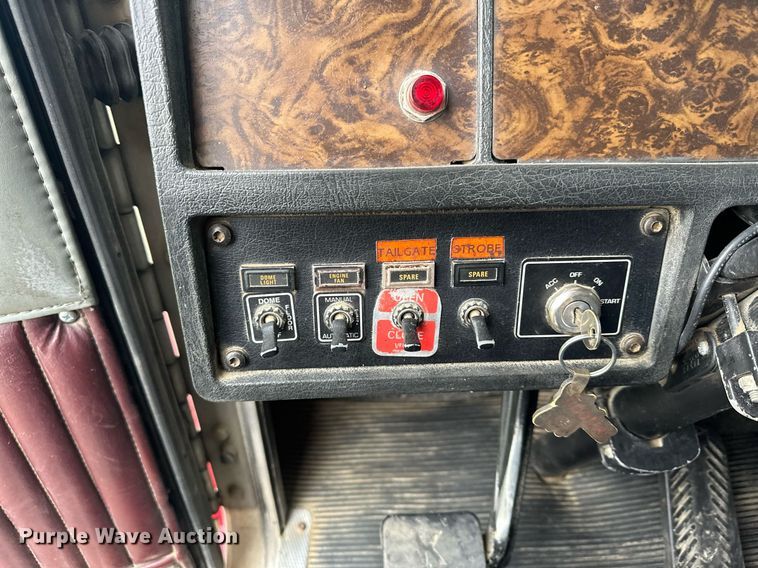 image for item LO9460 1994 Kenworth  T800 dump truck