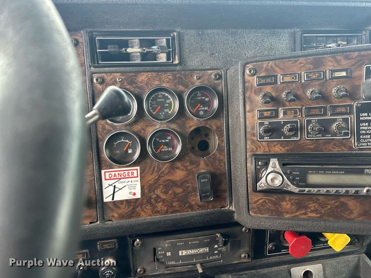 image for item LO9460 1994 Kenworth  T800 dump truck