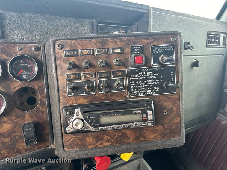 image for item LO9460 1994 Kenworth  T800 dump truck