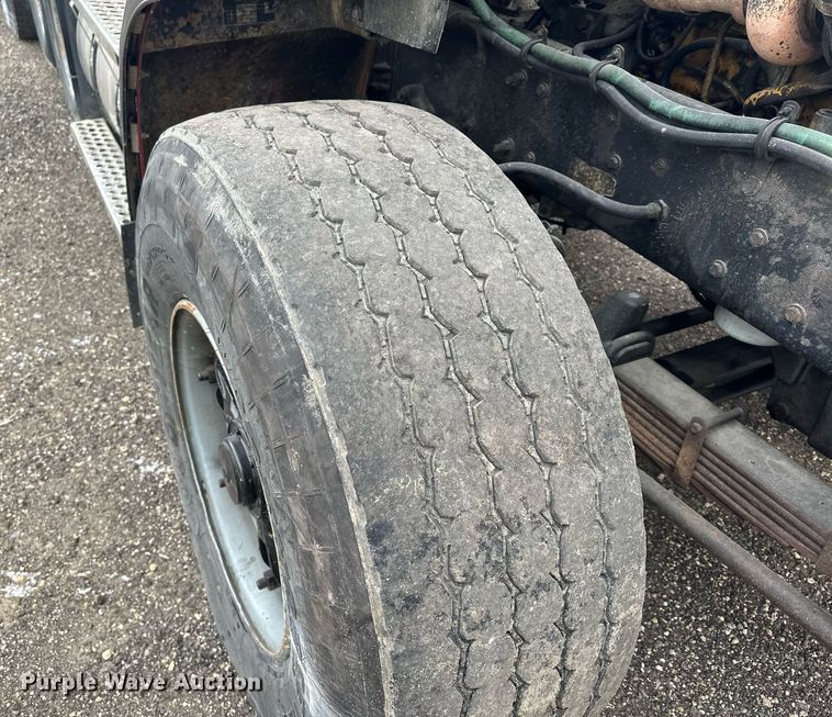 image for item LO9460 1994 Kenworth  T800 dump truck