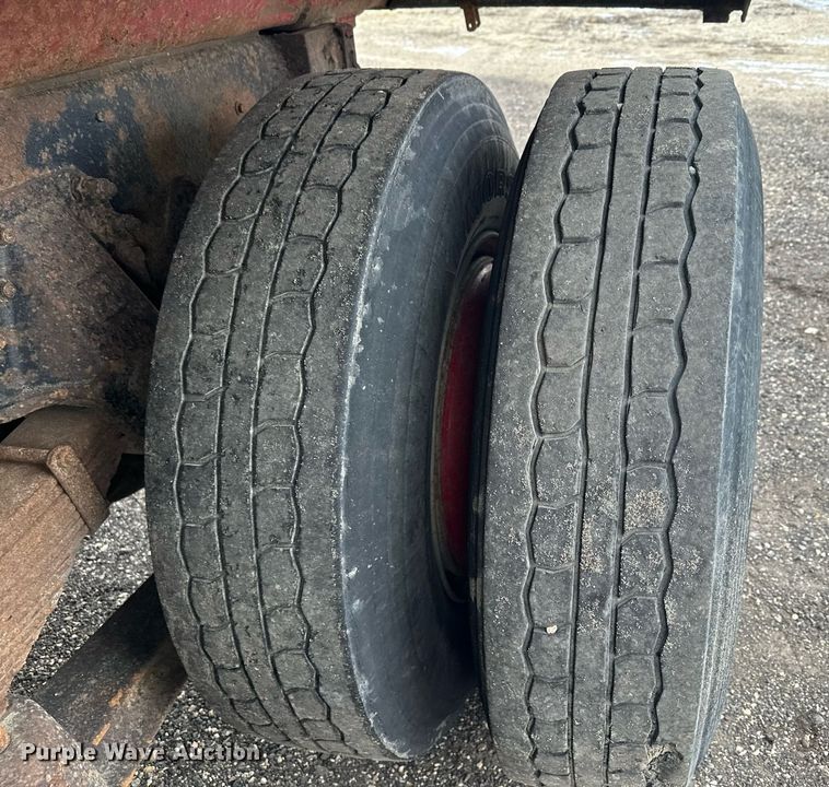 image for item LO9460 1994 Kenworth  T800 dump truck