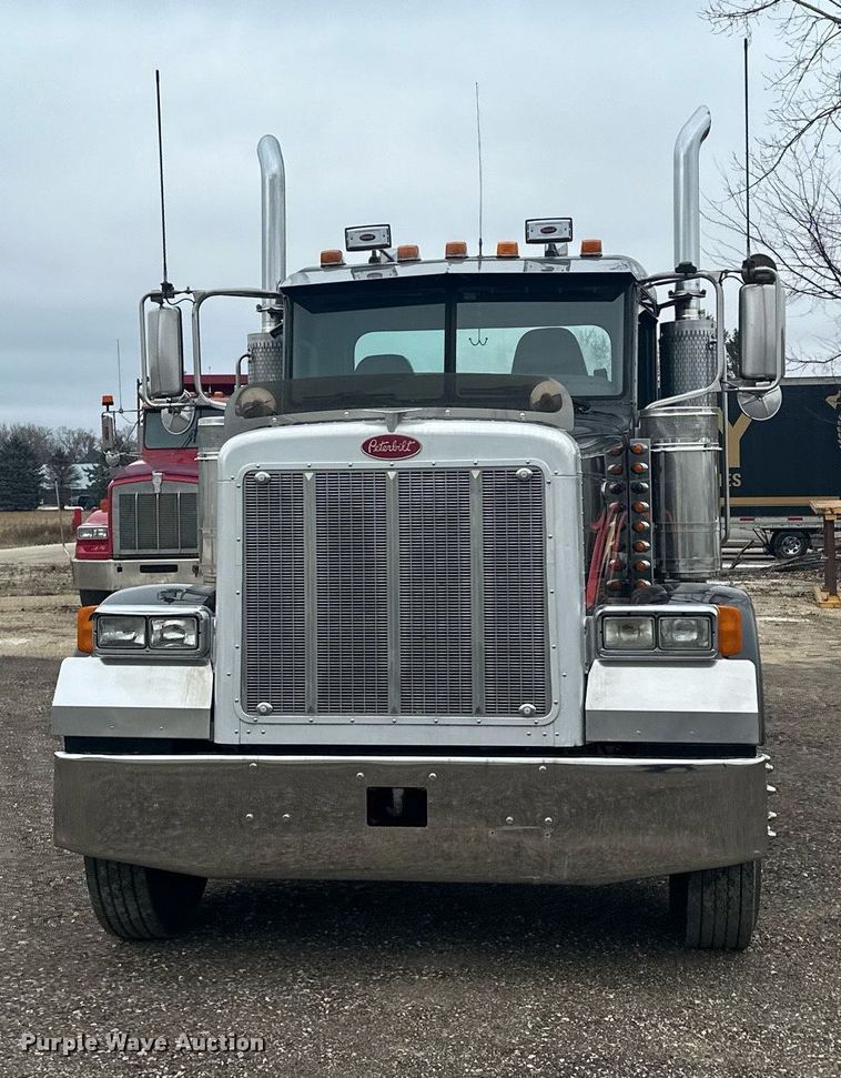 image for item LO9461 2007 Peterbilt  379 semi truck