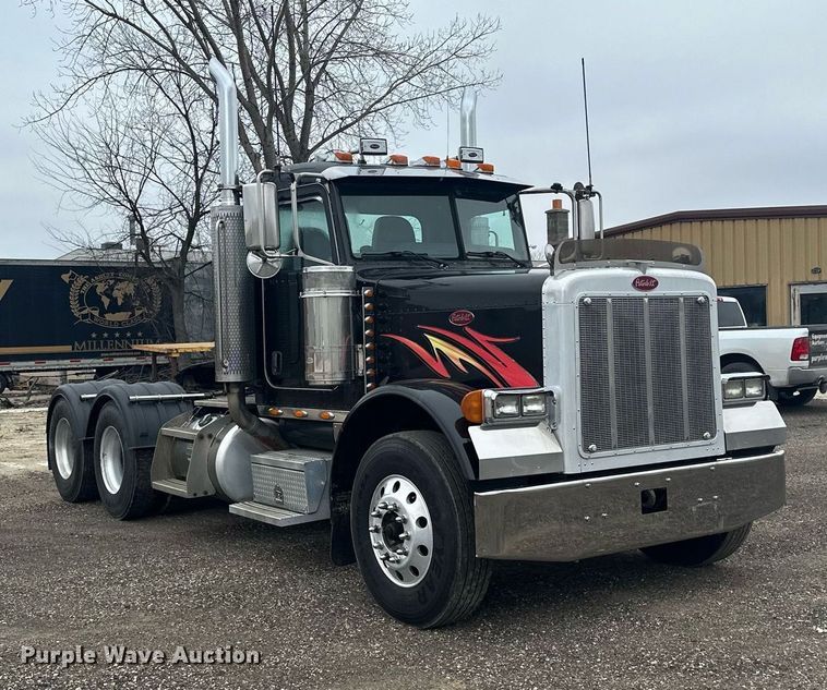 image for item LO9461 2007 Peterbilt  379 semi truck