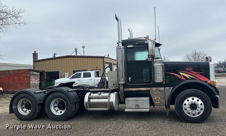 image for item LO9461 2007 Peterbilt  379 semi truck