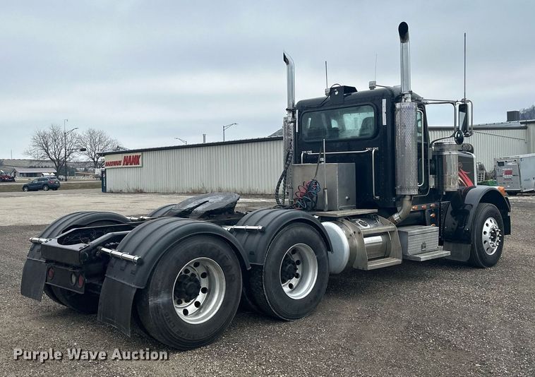 image for item LO9461 2007 Peterbilt  379 semi truck