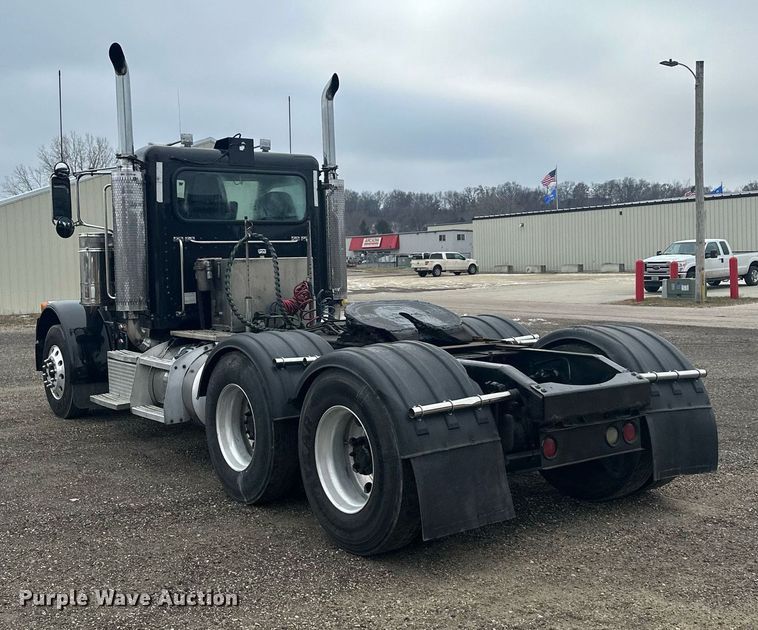 image for item LO9461 2007 Peterbilt  379 semi truck