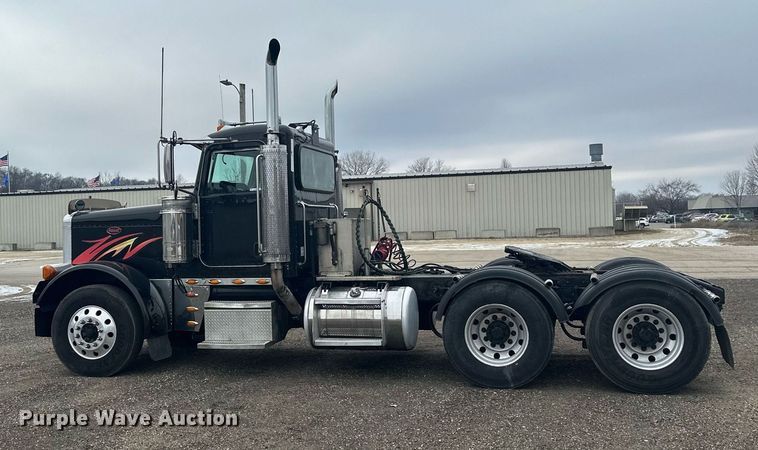 image for item LO9461 2007 Peterbilt  379 semi truck