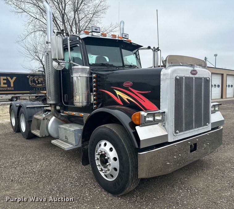 image for item LO9461 2007 Peterbilt  379 semi truck