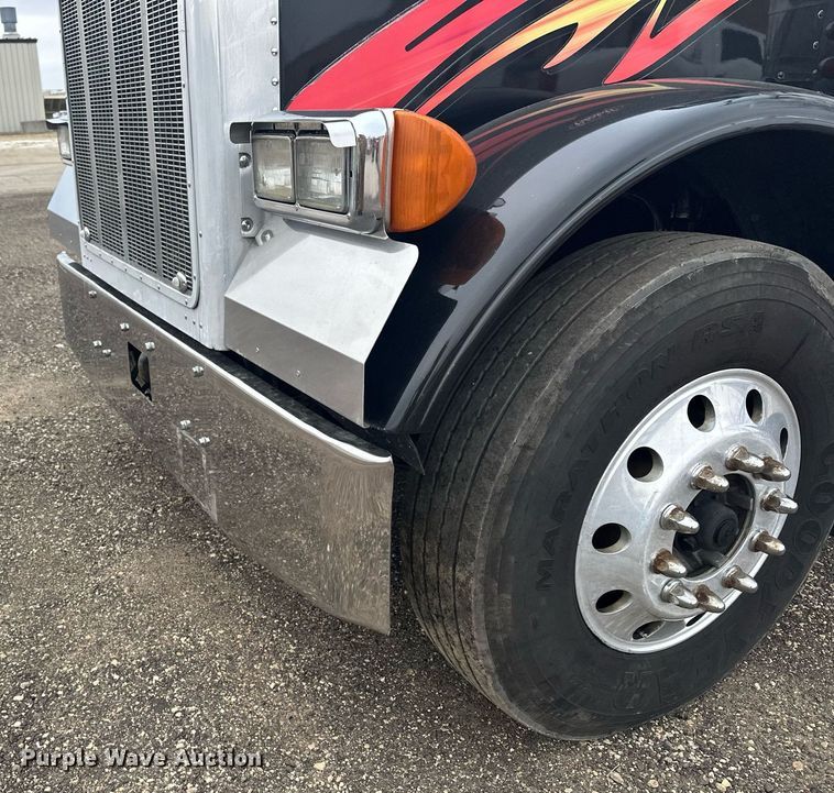 image for item LO9461 2007 Peterbilt  379 semi truck