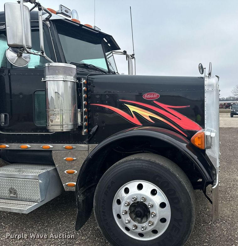 image for item LO9461 2007 Peterbilt  379 semi truck