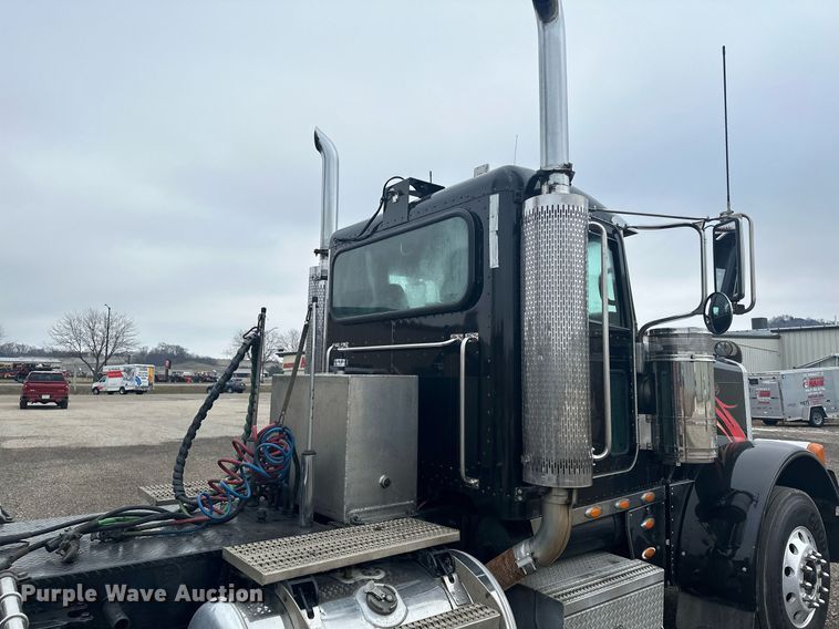 image for item LO9461 2007 Peterbilt  379 semi truck